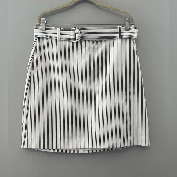 Ann Taylor Striped A-Line Skirt Size 12
White Black Belted Career Office - Picture 3 of 12